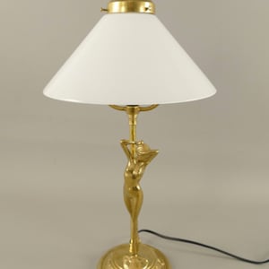 Lampe mit Messingschirm