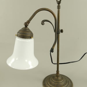 Lampe de table en laiton antique