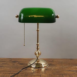 Vintage-Inspired Banker's Lamp: Art Deco Brass Desk Light with Green Glass Shade for Office