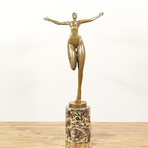 Elegant Bronze Sculpture – The Graceful Curvy Lady | Timeless Art for Sophisticated Spaces & Unique Gift Idea