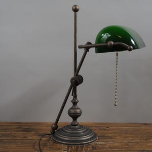 Vintage Brass Banker&#39;s Lamp with Green Glass Shade - Elegant Antique Desk Light for Office or Study
