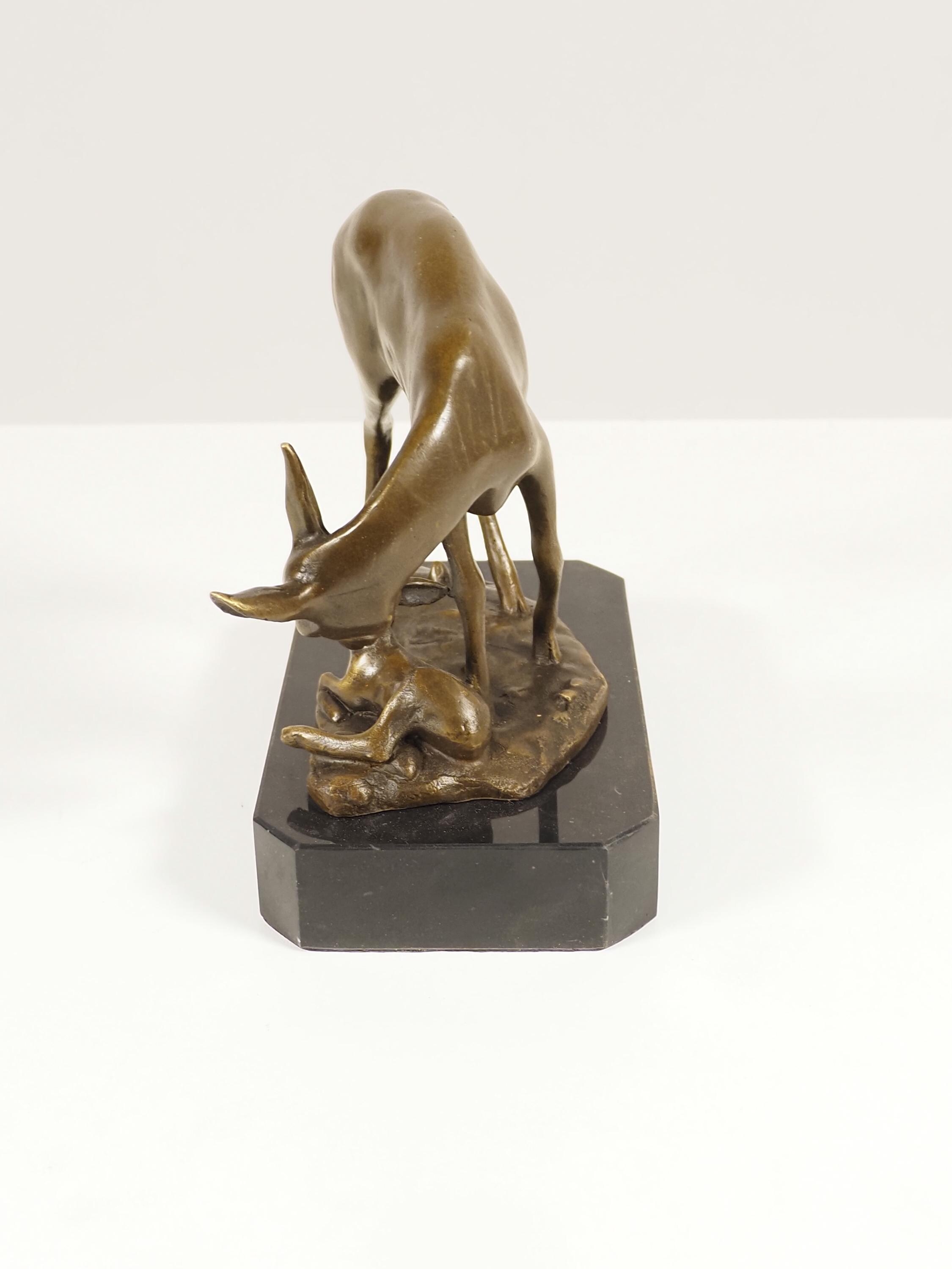 ブロンズ製の鹿と子鹿の彫刻：自宅やオフィスの装飾に最適な、バリーに