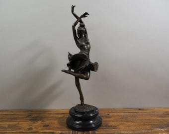 Elegant bronzen beeld van een danseres – een tijdloze uitdrukking van gratie en elegantie voor een verfijnde woninginrichting