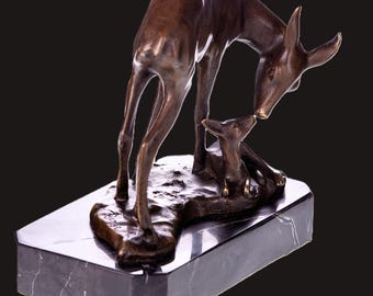 ブロンズ製 鹿の彫刻 、置物 ブロンズ製 鹿の彫刻 、置物