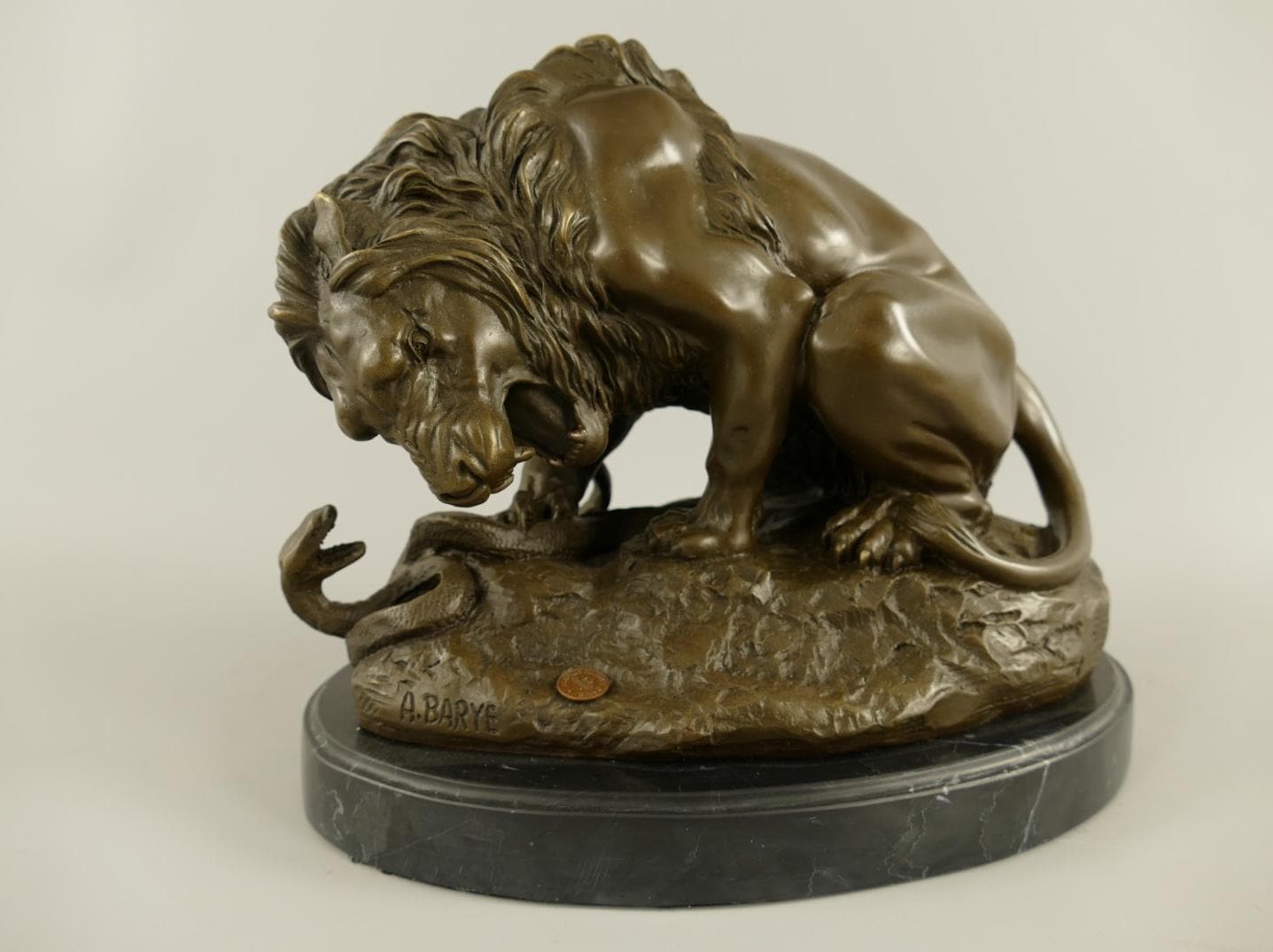 ブロンズライオンの置物 Amazon.co.jp: 『ライオン』ブロンズ像 銅像 獅子 フィギュア