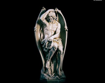 Genio del Male. Statuina di Lucifero. Decorazione per altare. Scultura dipinta a mano.