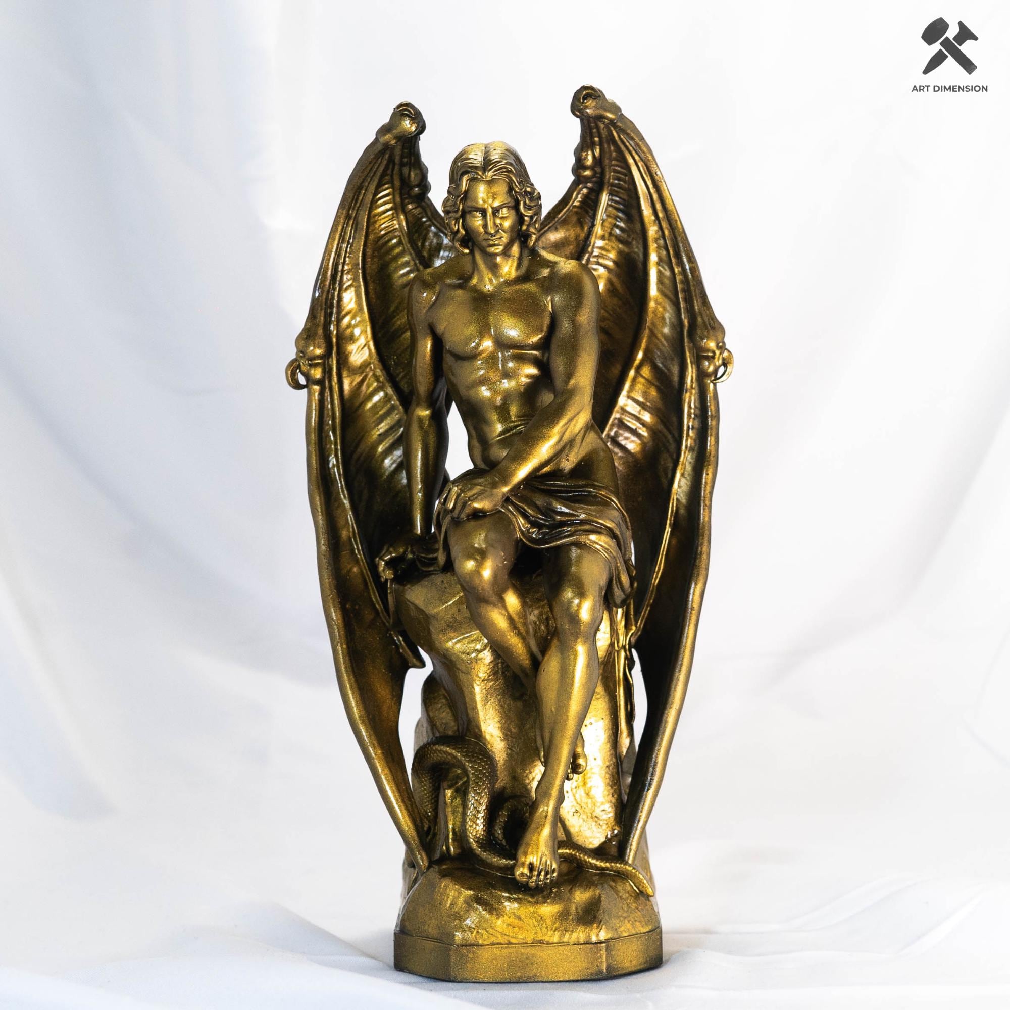 悪の天使。手描きの彫刻。ジョセフ・ギーフス作「ルシファー」。大理石