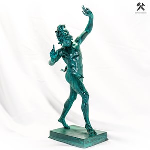 Fauno Danzante. Réplica exacta de Fauno de Pompeya. Acabado mármol o bronce envejecido.
