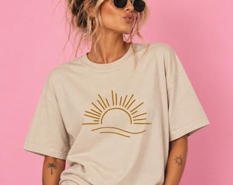 Retro Sun T-Shirt for Women, Boho Sun Tee, Summer Graphic Shirt, Aesthetic Beach Tee, Oversized Natural Color Shirt, Gift for Her