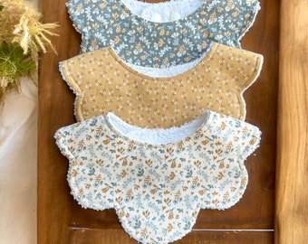 Baby bib/Adjustable three snap baby bib/Baby scallop bib/Vintage flower bib/Vintage bib/Flower bib/Cotton bib/Terrycloth