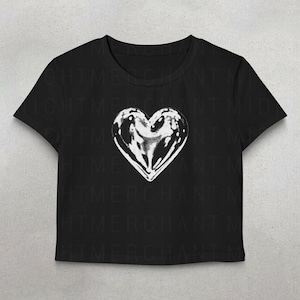Haut court gothique coeur, chemises vintage années 90, hauts courts gothiques, cadeaux mignons pour elle, vêtements gothiques, t-shirt graphique des années 90, haut court grunge années 90