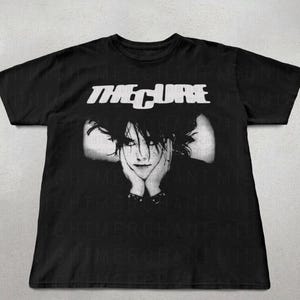 Camiseta de The Cure, camisetas de bandas, camisetas indie, camiseta gráfica de The Cure, camisetas de moda, regalos para fans de The Cure, camisetas de música, camisetas gráficas de bandas de los 90