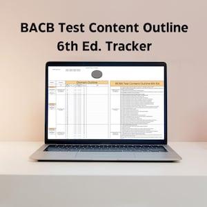 Op de afbeelding: Een laptopcomputer die een spreadsheet weergeeft met de titel "BACB Test Content Outline 6th Ed. Tracker". De spreadsheet is verdeeld in twee secties: "Domain Outline" en "BCBA Test Content Outline 6th Ed."