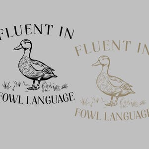 Könnte beinhalten: Schwarz-weiß-Illustration eines Enten mit dem Text "Fluent in Fowl Language" über und unter der Ente.