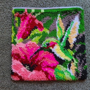 Vibrant Hummingbird Latchhook Rug