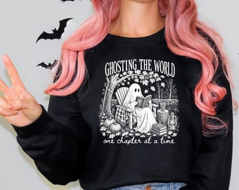 Ghosting the World shirt and sweatshirt for a cozy autumn, a gift for bookworms and for all cozy Halloween fans