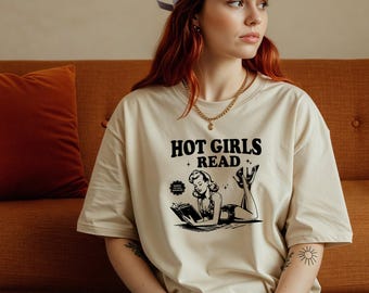 Hot Girls Read: The perfect retro book T-shirt for true bookworms