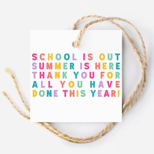 Etiqueta imprimible para maestros de verano Se acabó la escuela El verano está aquí Etiqueta para el personal escolar Etiqueta de agradecimiento para el final del año escolar para padres voluntarios