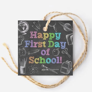 Happy First Day of School-tag, afdrukbare Back to School-tag, 1e dag van school leraar waardering tag, klasgenoot cadeautag voor 1e dag