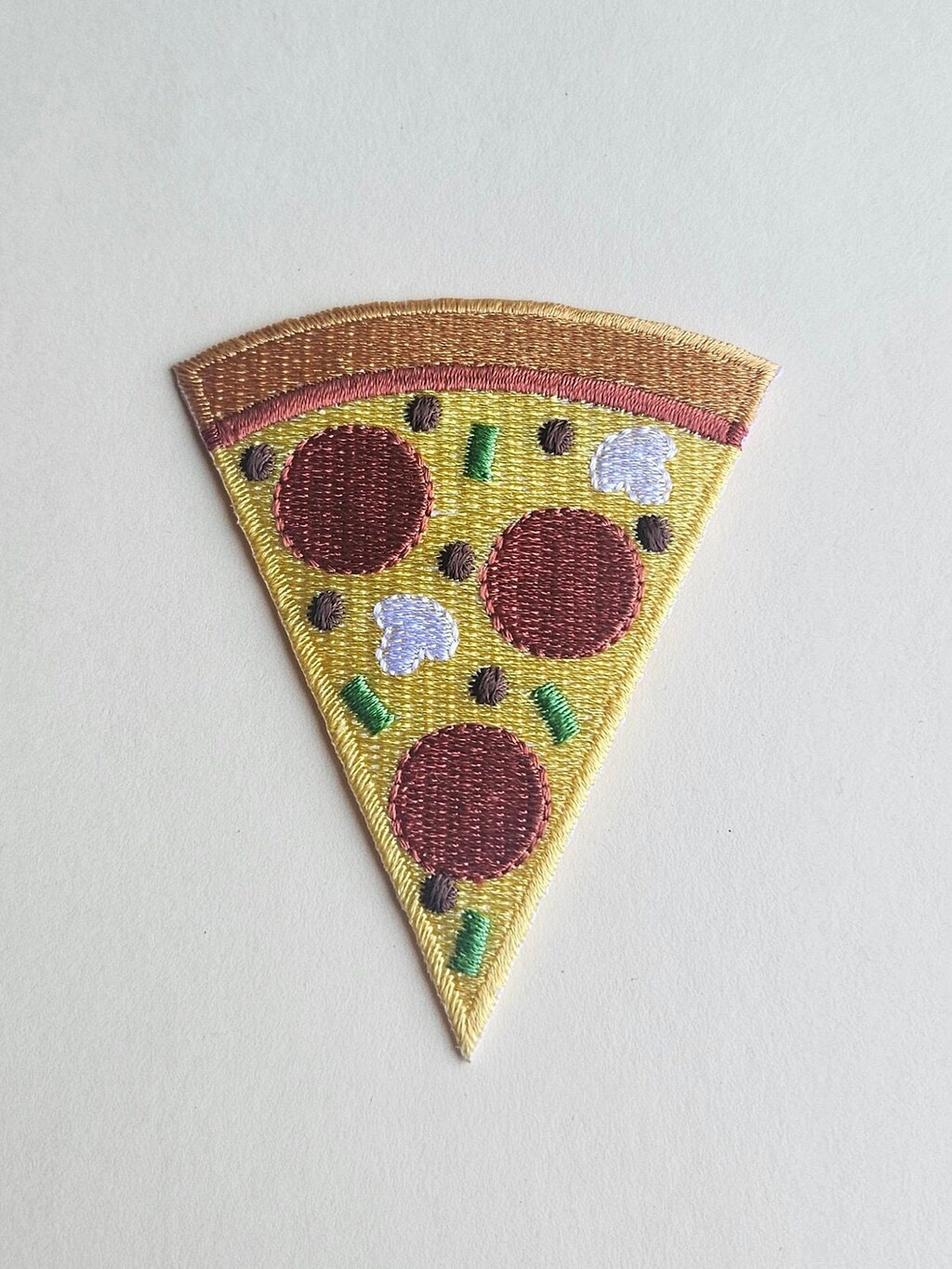Patch Ricamata A Forma Di Pizza – Termoadesiva E Da Cucire, 8,9 X 4,5 Cm
