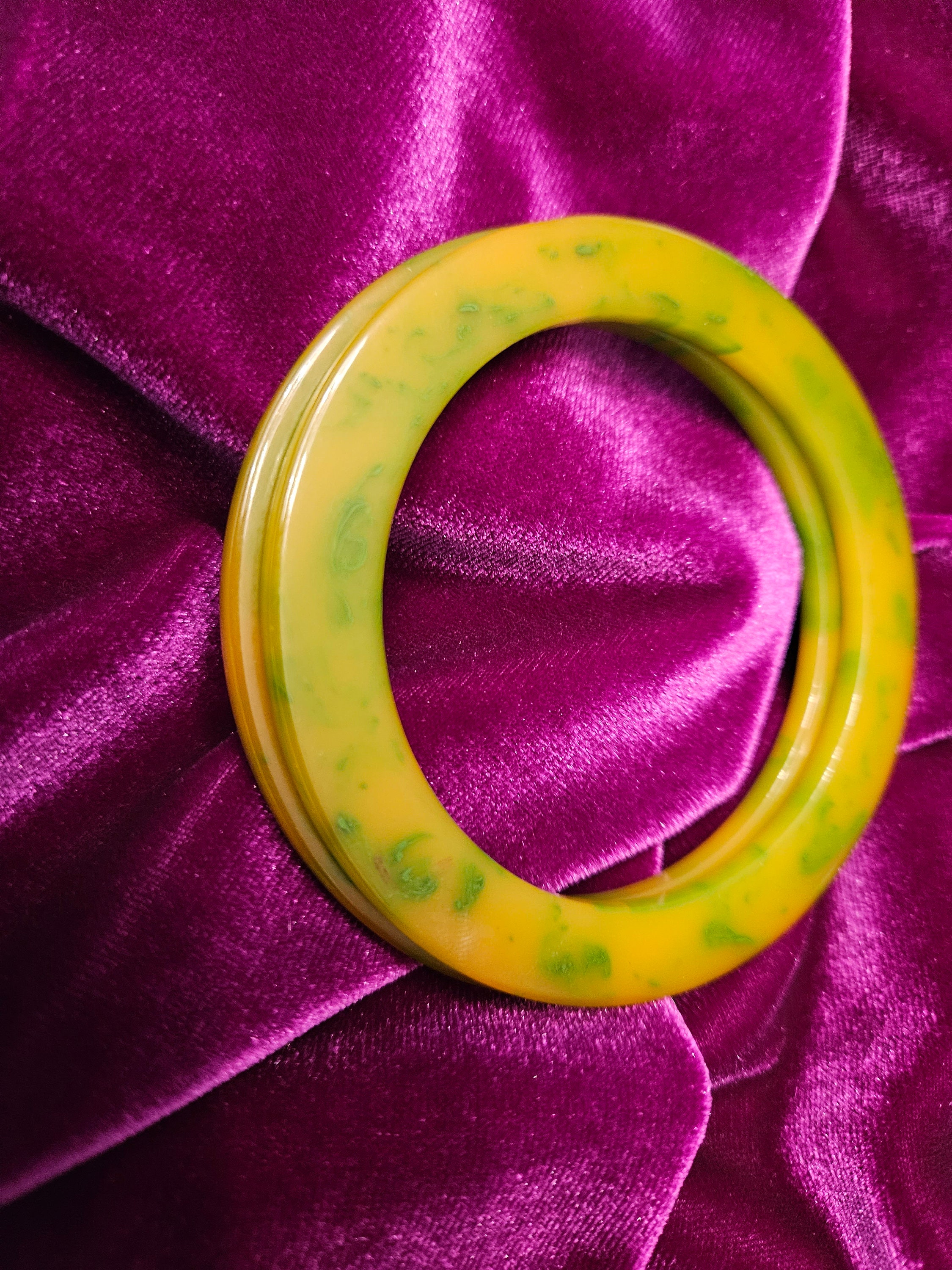 Two Very Vintage Bakelite Plastic Disc Formed Green yellow - Etsy