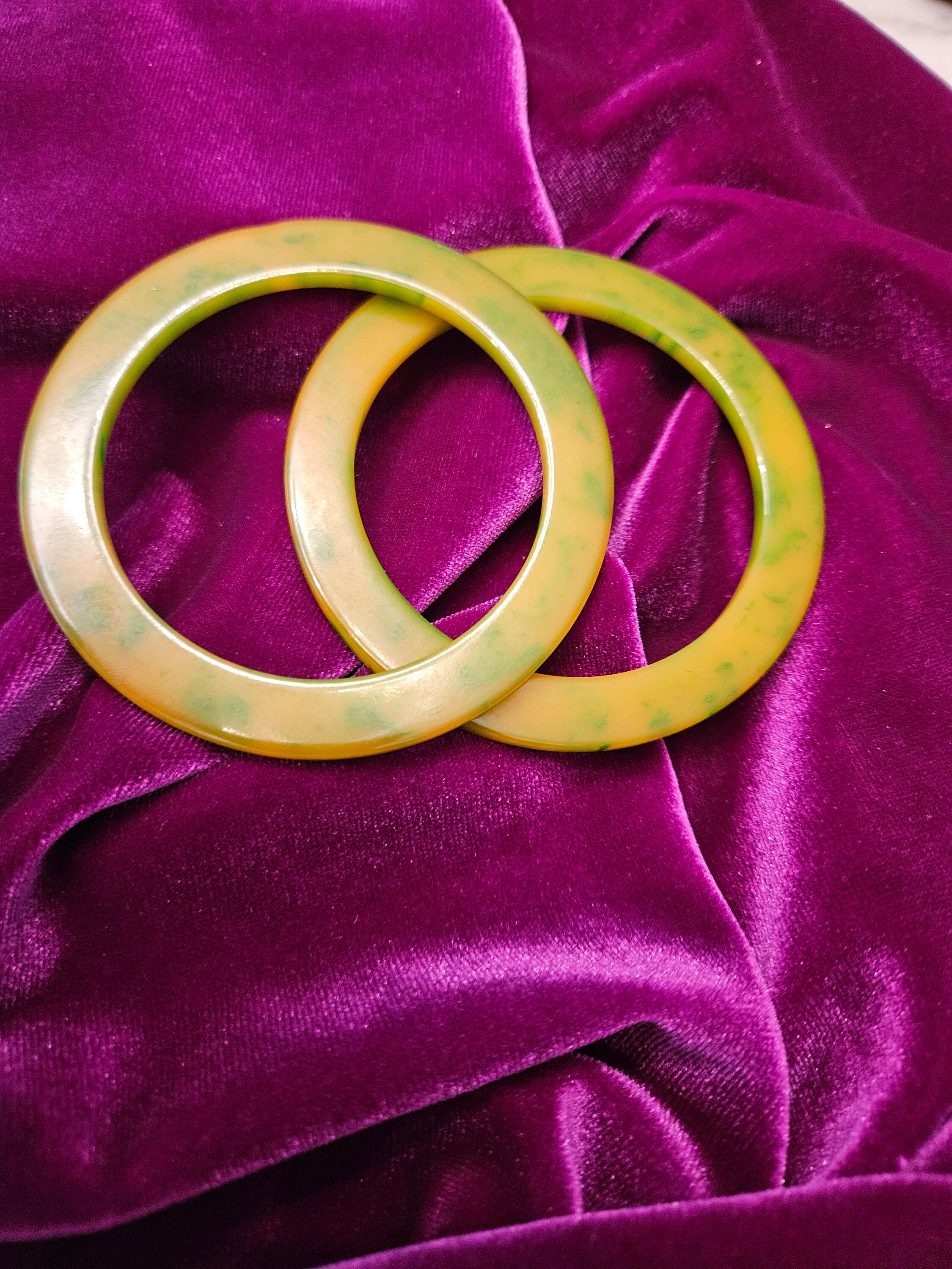 Two Very Vintage Bakelite Plastic Disc Formed Green yellow - Etsy