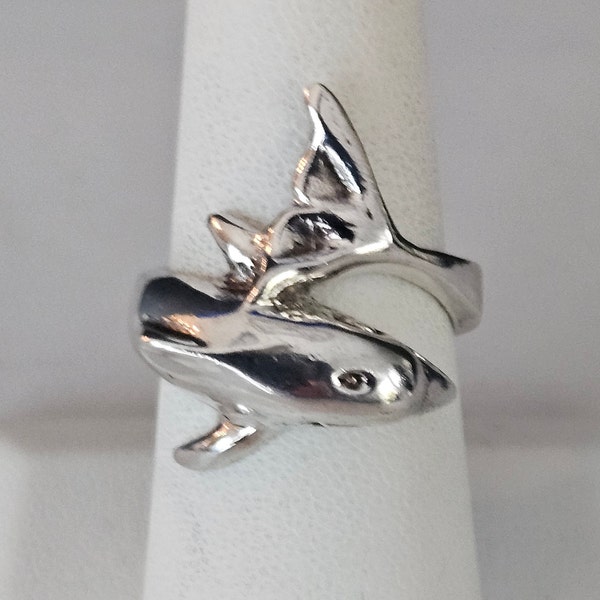 Beautiful Vintage Sterling Silver Dolphin Ring. Size 8