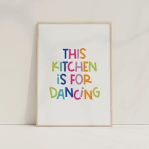 Esta cocina es para bailar Impresión digital / Arte de pared de cocina preppy / Arte de letras coloridas / Impresión de citas / Póster estético / Más vendido
