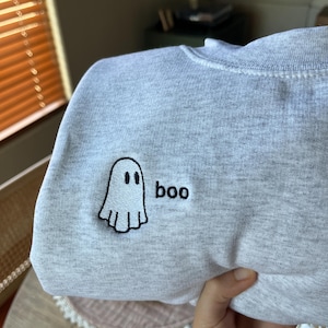 Geborduurd Boo Ghost-sweater, herfsttrui met ronde hals, herfsttrui, Halloween, griezelige seizoentrui, Ghost-shirt, herfstsweater voor vrouwen