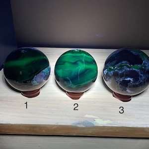 Volcano agate spheres uv reactive