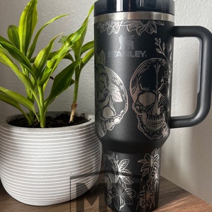 Stanley | Skull and roses | laser engraved | 40oz | Black