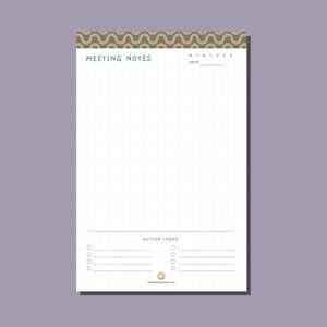Peut inclure: Un bloc-notes de réunion blanc avec un motif quadrillé, doté d'une bordure supérieure ondulée marron et verte. La page comprend le texte MEETING NOTES, une section date avec les jours de la semaine et une section ACTION ITEMS avec huit cases.