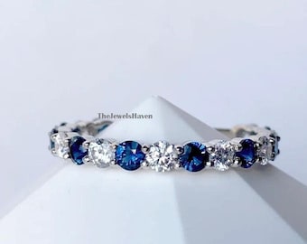 Anillo de eternidad de zafiro azul y moissanita: Anillo de boda de oro blanco de 14 quilates