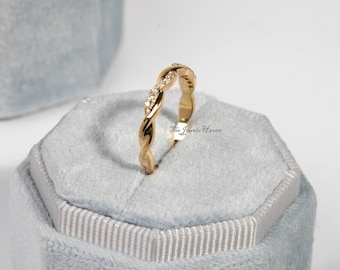 Anello eternity con moissanite: fede nuziale intrecciata in oro bianco 14 carati