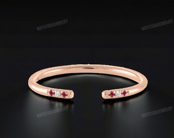 Open ring met roze robijn en diamant, 14 kt verguld