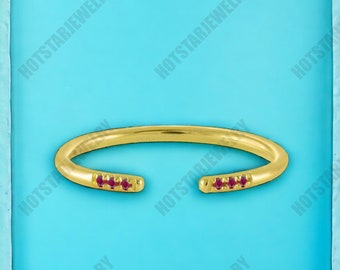 14 kt vergulde sterlingzilveren ring met open band, in laboratorium gemaakte roze robijn