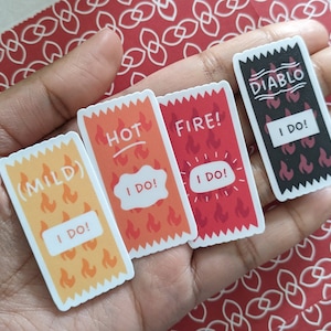 Aanpasbare Taco Bell geïnspireerde hete sauspakket vinylstickers en koelkastmagneten | gestanst waterdicht mat | cadeau voor liefhebbers van Taco Bell