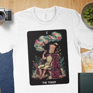 Camiseta The Toker Tarot Card: diseño de articulación de caballero para fumar, regalo ideal para entusiastas del cannabis y amantes del tarot