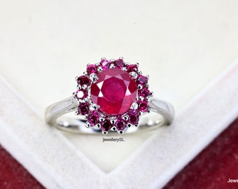 Anello in argento sterling con rubino tagliato: pietra portafortuna di luglio, accenti di zirconia cubica