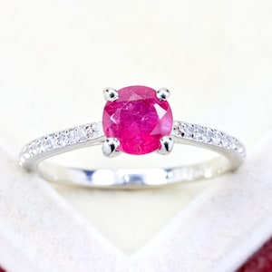 Bague solitaire en rubis : bague de fiançailles en argent sterling taille ronde