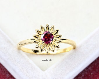 Anillo de flor de granate rojo: plata de ley bañada en oro amarillo de 14 quilates