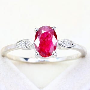 Bague en argent sterling rubis ovale : bague de fiançailles avec pierre de naissance de juillet