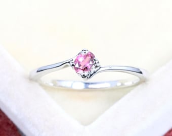 Anillo solitario de turmalina rosa: piedra preciosa ovalada, piedra natal de octubre