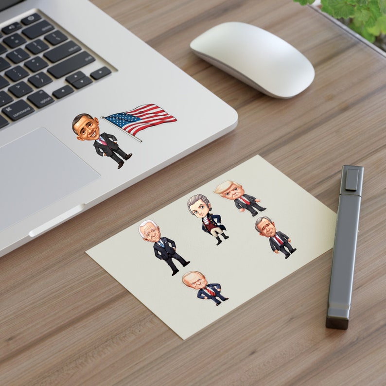 K&ouml;nnte beinhalten: Ein Satz Cartoon-Aufkleber mit verschiedenen Pr&auml;sidenten der Vereinigten Staaten. Die Aufkleber befinden sich auf wei&szlig;em Hintergrund und zeigen Bilder von George Washington, Abraham Lincoln, Joe Biden, Donald Trump, Barack Obama und Ronald Reagan.