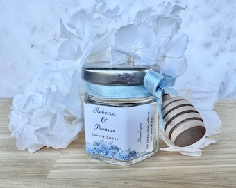 Recuerdos de boda de miel / Frascos hexagonales, cucharón de madera, cinta / 45 ml