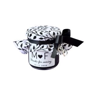 Personalisierte Hochzeitsgeschenke - Mini-Marmeladengläser mit individuellem Etikett und Stoffdeckel