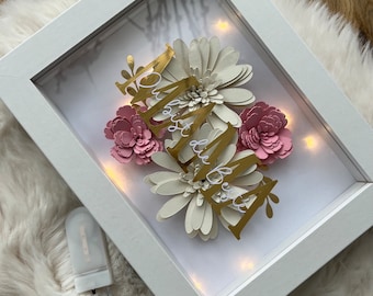 Blumenrahmen personalisiert, Bilderrahmen Geschenk für Mama, Tante, Oma, Beste Freundin, Blumen 3D Rahmen, Papierblumen, Lichterkette