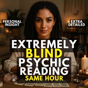Può includere: Un grafico digitale che mostra una persona con dreadlock scuri dietro un tavolo di legno con carte dei tarocchi, una candela bianca e cristalli. Il testo recita: PERSONAL INSIGHT, EXTRA DETAILED, EXTREMELY BLIND PSYCHIC READING SAME HOUR.