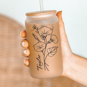 Personalisierte Geburtsblumen-Glasdose mit Namen - 16 Unzen Glasdose svg, Libbey Glass Can Wrap, svg-Dateien für Cricut & digitaler Download