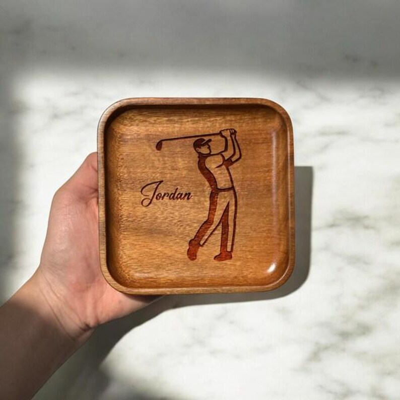 Anpassad golfringfat i trä – Graverad present till golfare Square